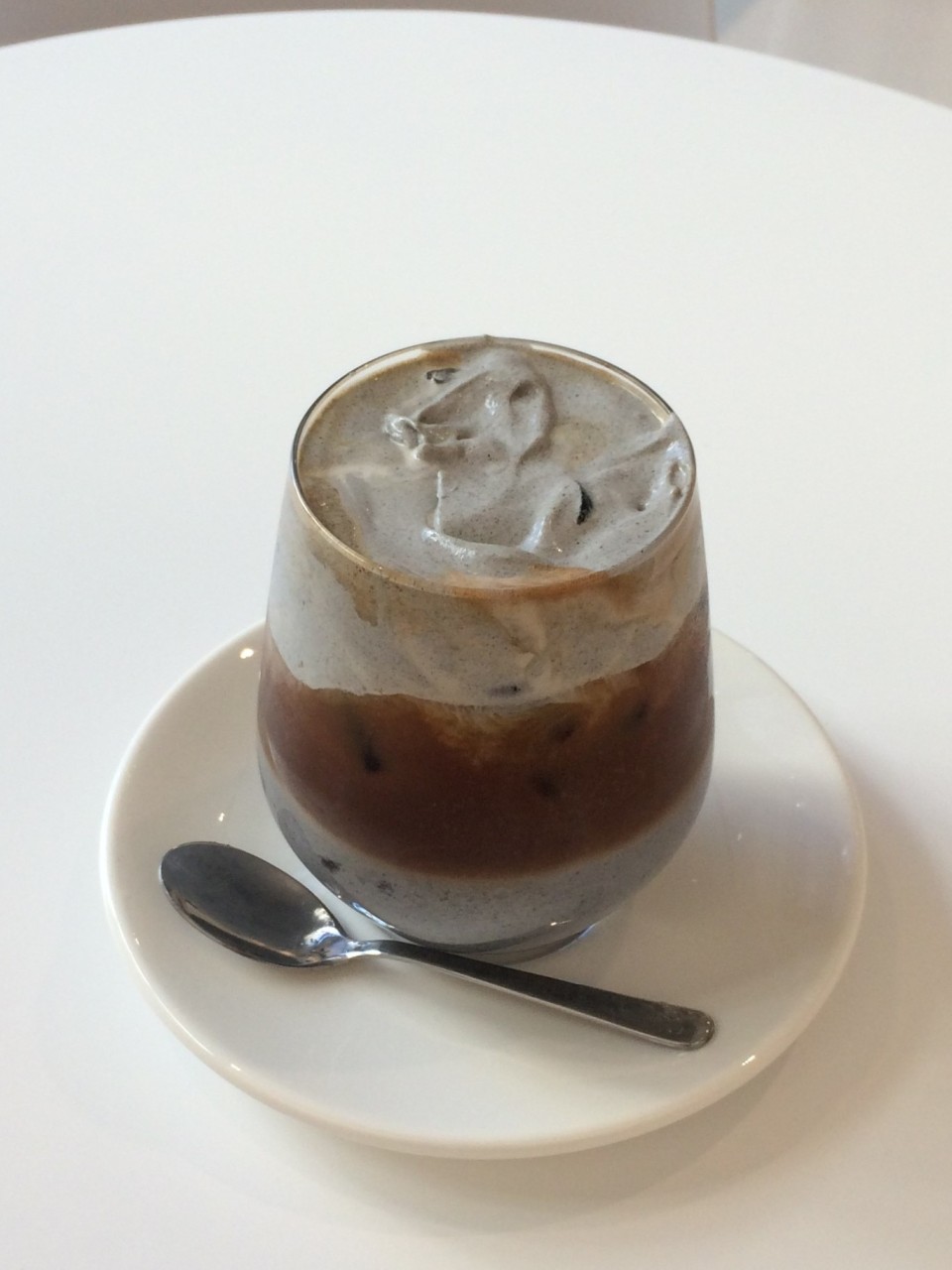 흑임자 크림 라떼